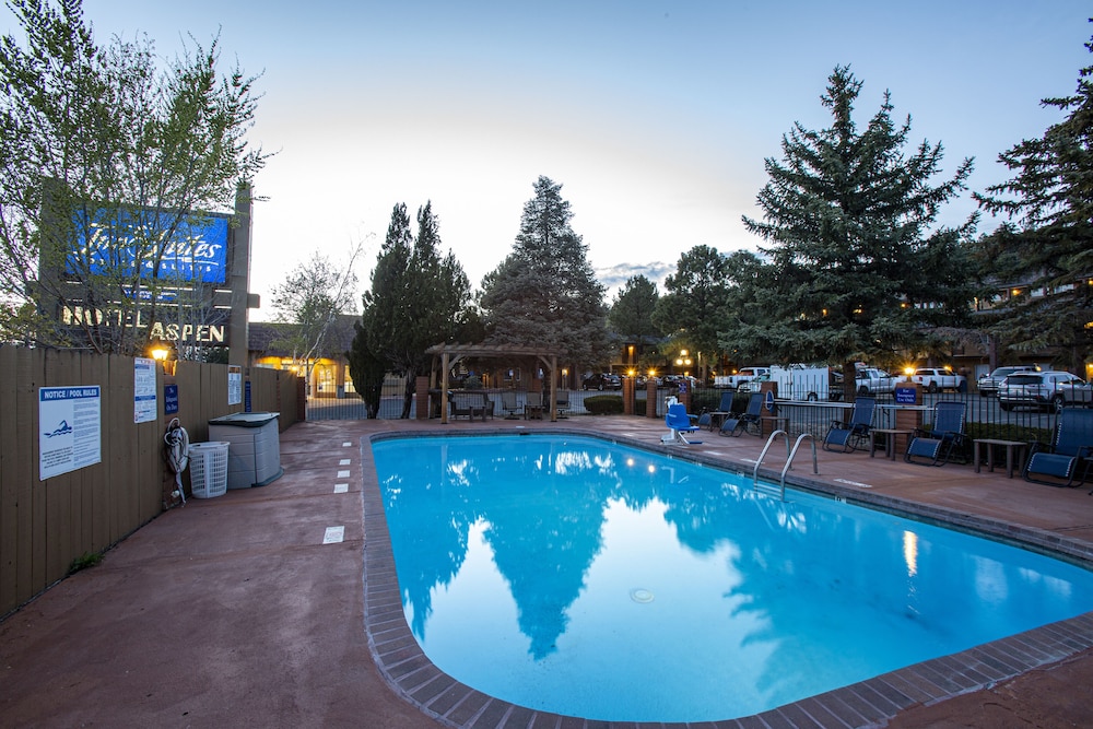 Piscina al aire libre, Hotel Aspen InnSuites Flagstaff/Grand Canyon