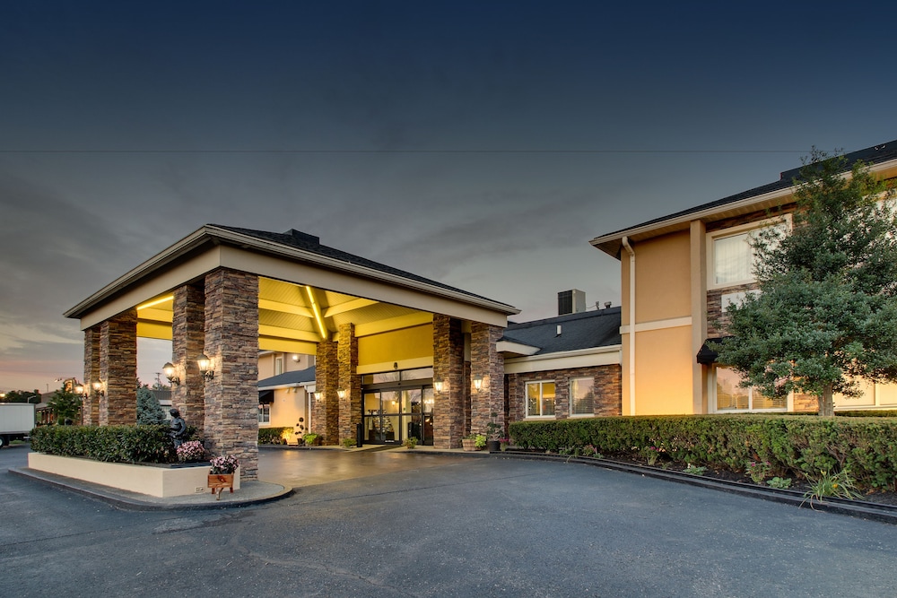 Wingfield Inn and Suites