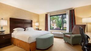 Premium bedding, down duvet, in-room safe, iron/ironing board