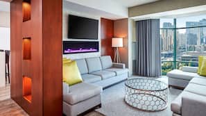 Premium bedding, down duvet, in-room safe, desk