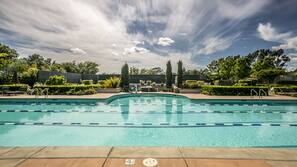 10 outdoor pools
