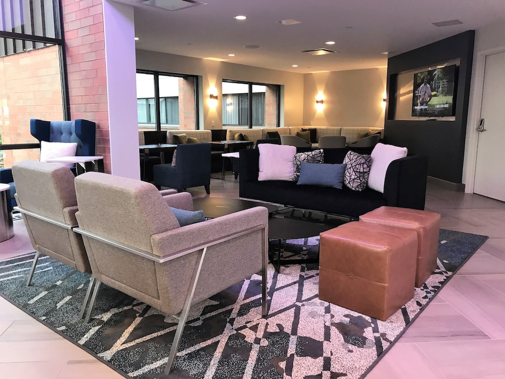 Delta Hotel By Marriott Racine 2018 Room Prices 76 Deals Exterior Featured Image Lobby Sitting Area