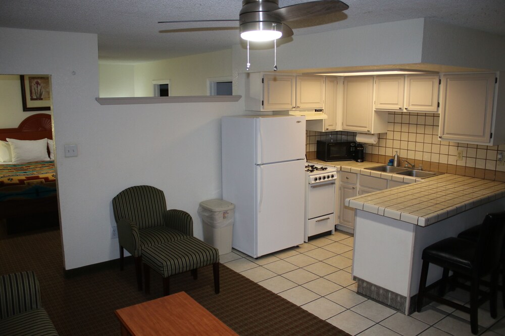 The Classic Desert Aire Hotel