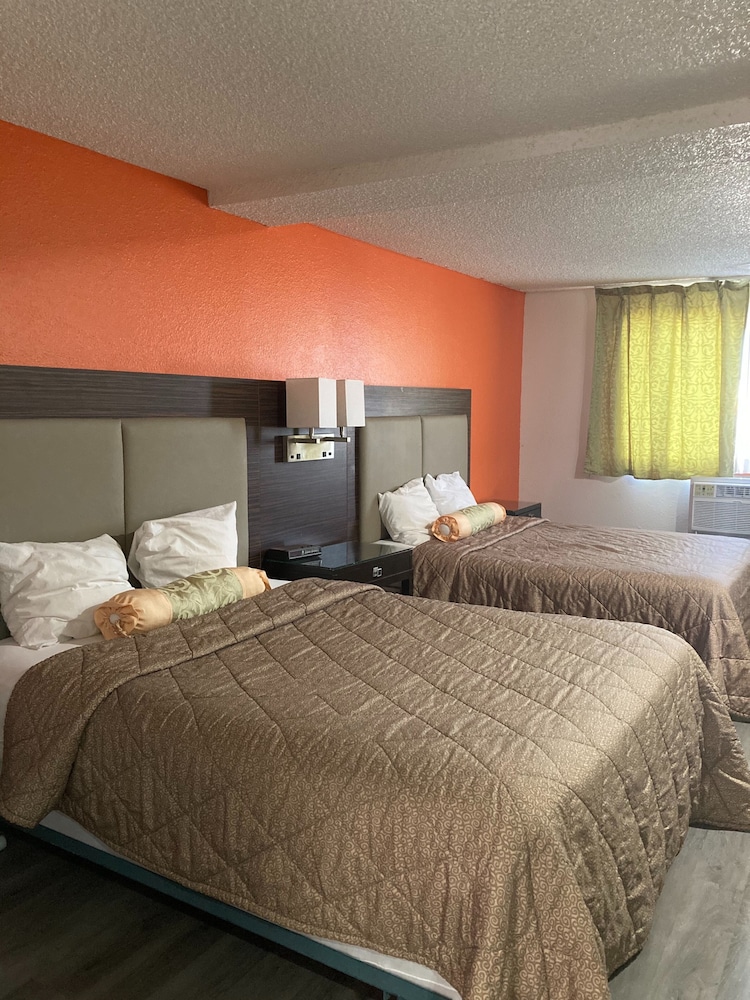 Nampa Inn & Suites
