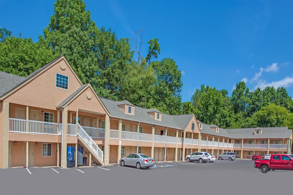 Days Inn by Wyndham Canton