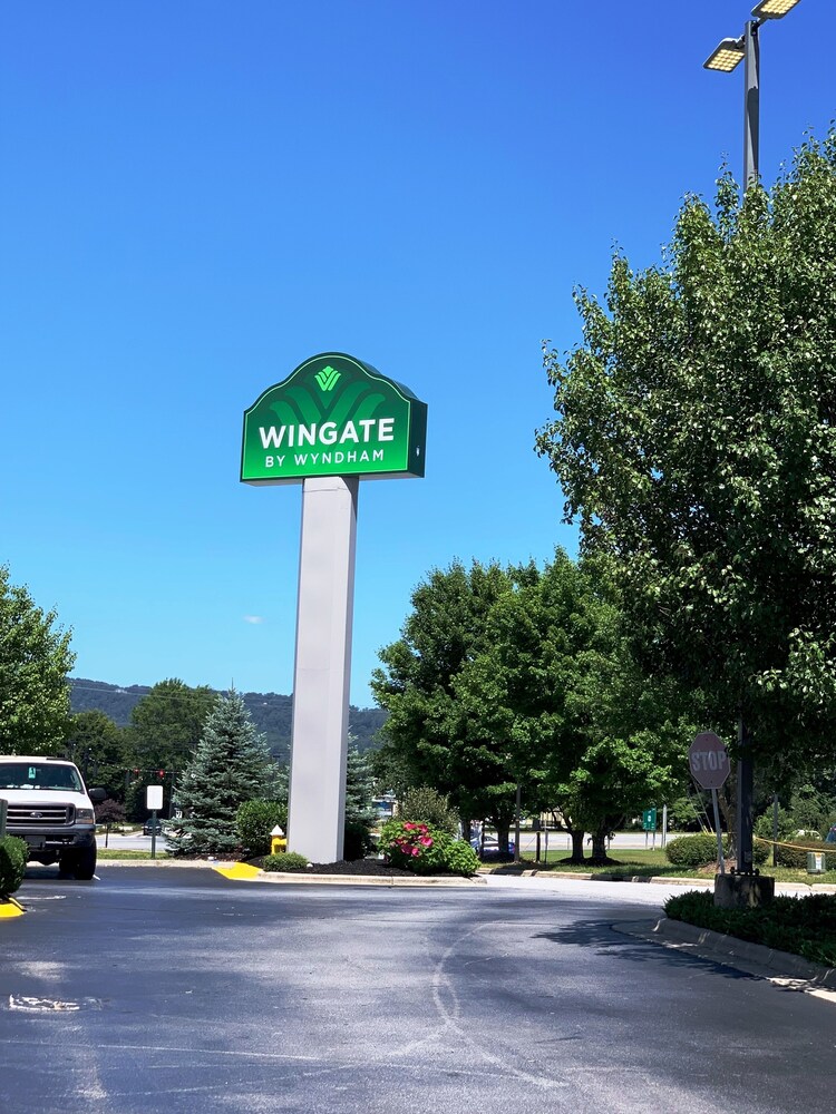 Property entrance, Wingate by Wyndham Fletcher at Asheville Airport