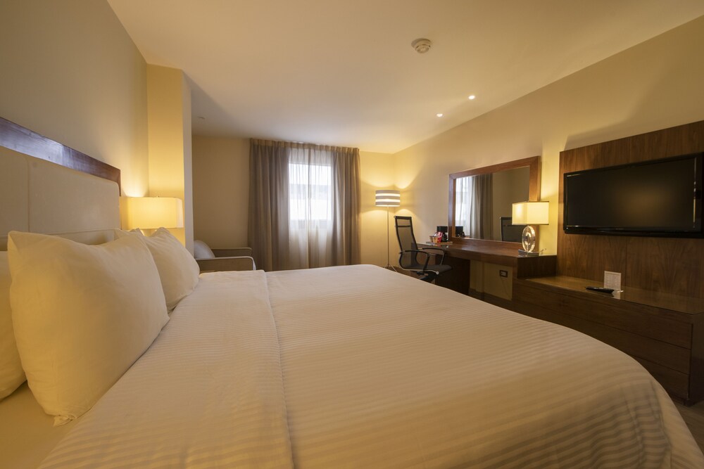 Room, Antaris Valle