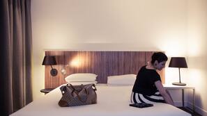 Minibar, coffre-forts dans les chambres, bureau, rideaux occultants
