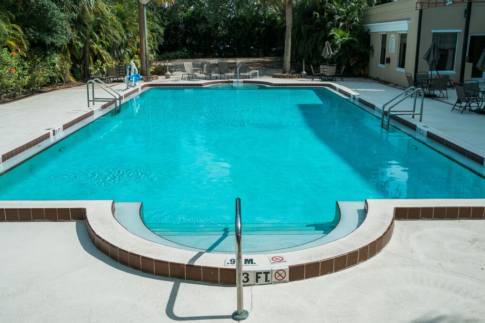 Pool, Holiday Inn Melbourne - Viera Conference Center, an IHG Hotel