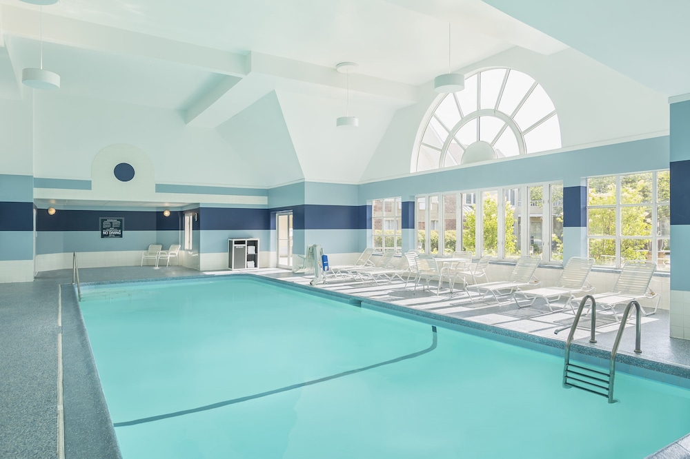 Pool, Four Points by Sheraton Buffalo Grove