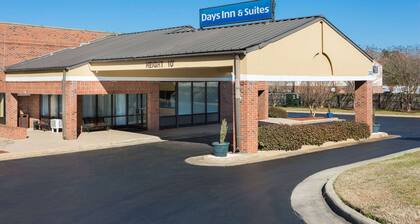 Days Inn & Suites by Wyndham Rocky Mount Golden East