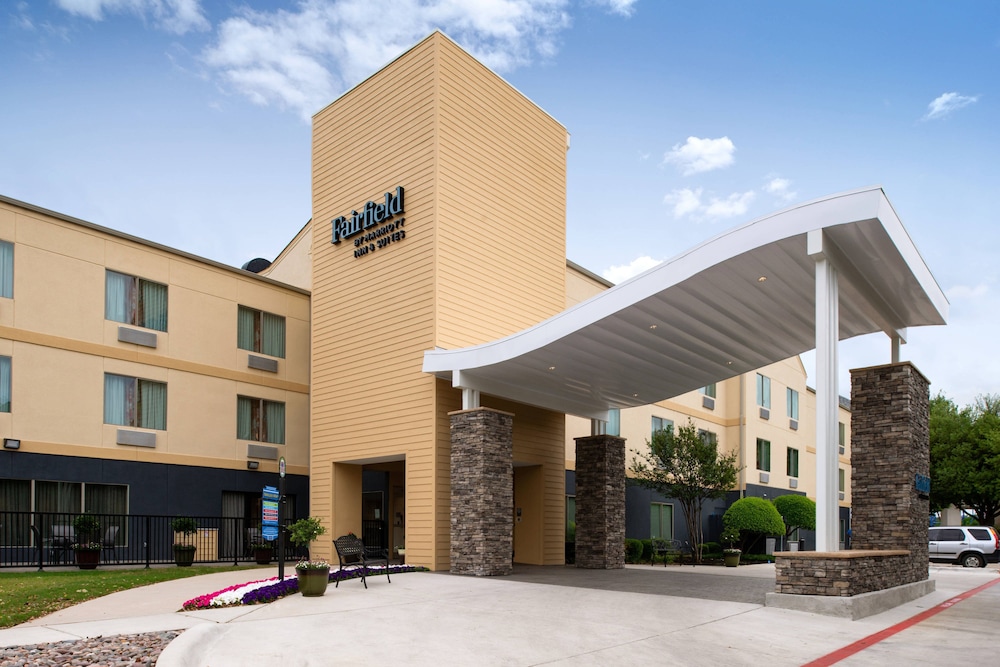 Fairfield Inn & Suites by Marriott Arlington Six Flags