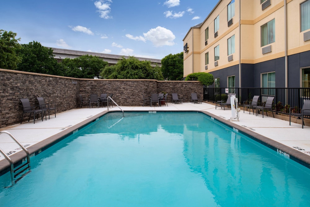 Fairfield Inn & Suites by Marriott Arlington Six Flags