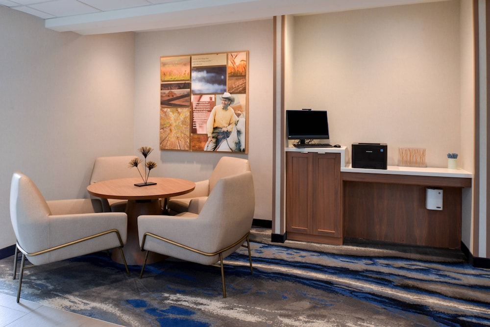 Fairfield Inn & Suites by Marriott Arlington Six Flags