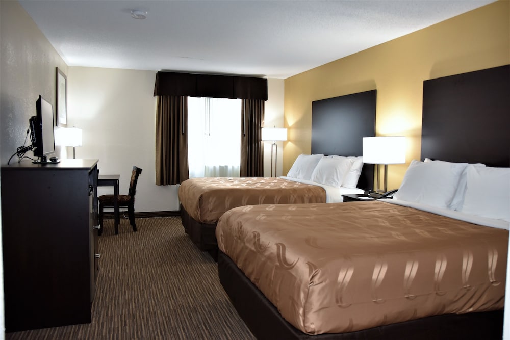 Quality Inn & Suites Metropolis I-24