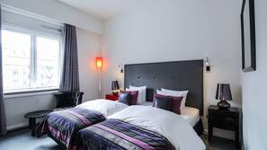 Hypo-allergenic bedding, minibar, in-room safe, desk