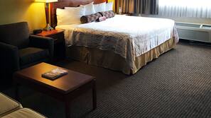 Pillowtop beds, in-room safe, desk, blackout drapes