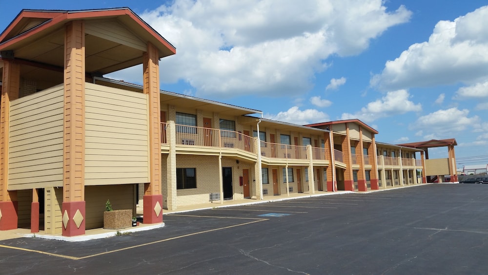 Property grounds, Super 8 by Wyndham Waco/Mall area TX