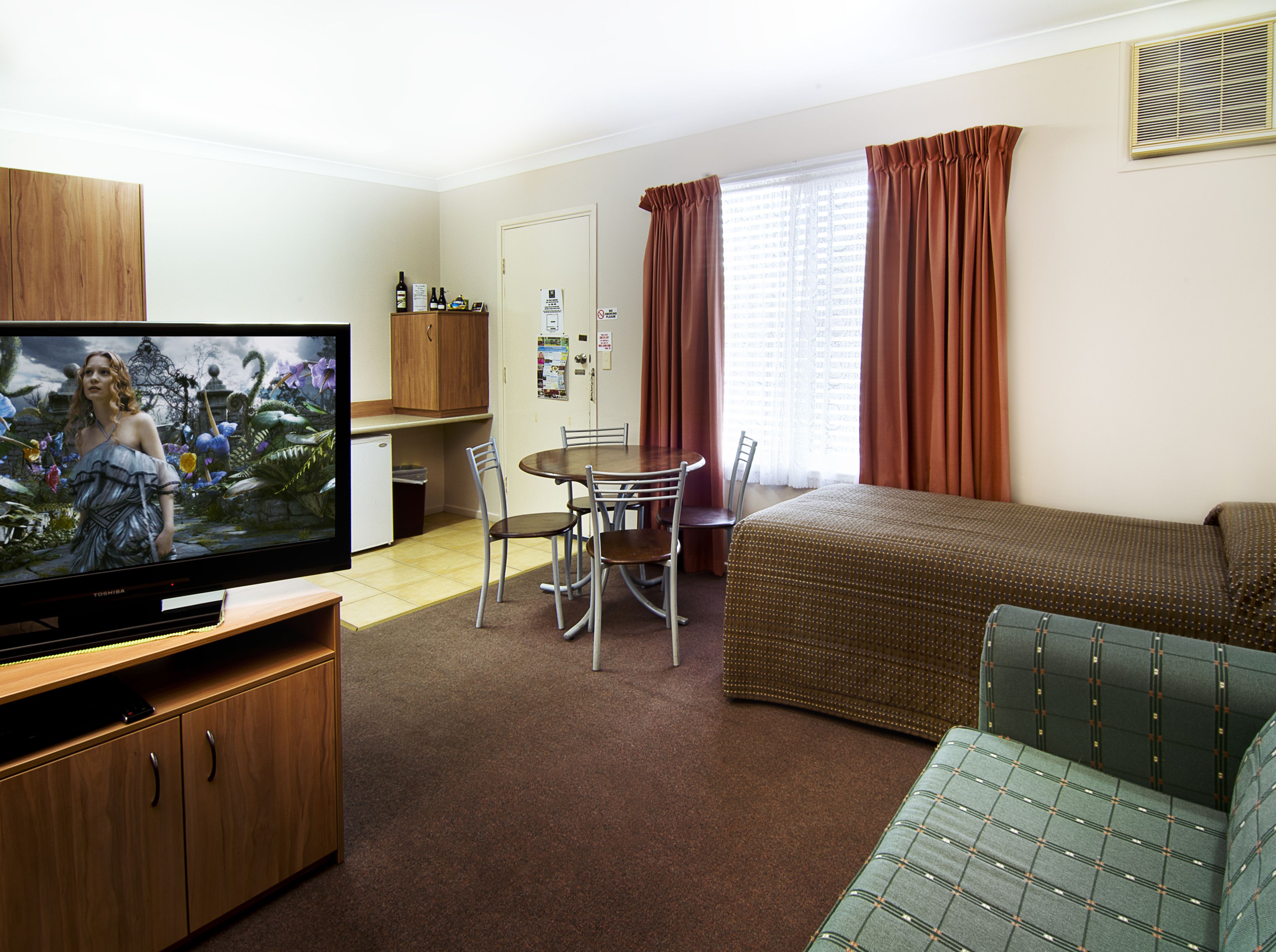 Riviera on Ruthven Motel