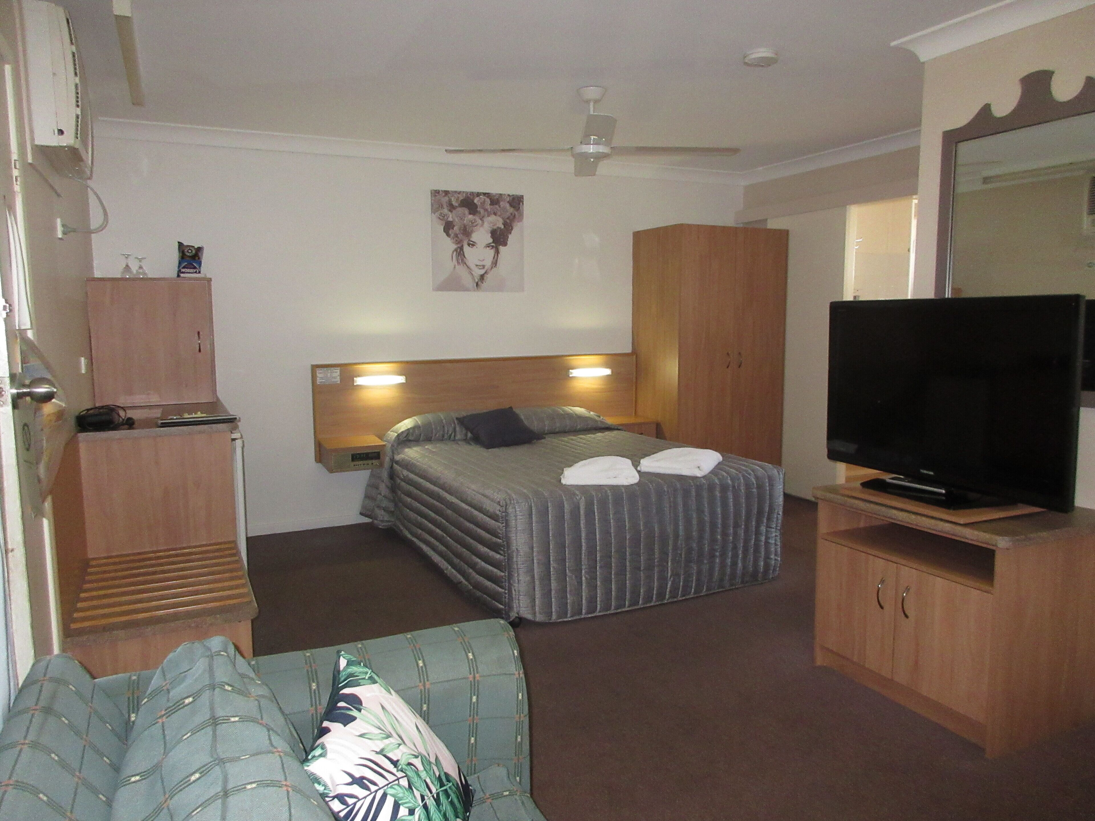 Riviera on Ruthven Motel