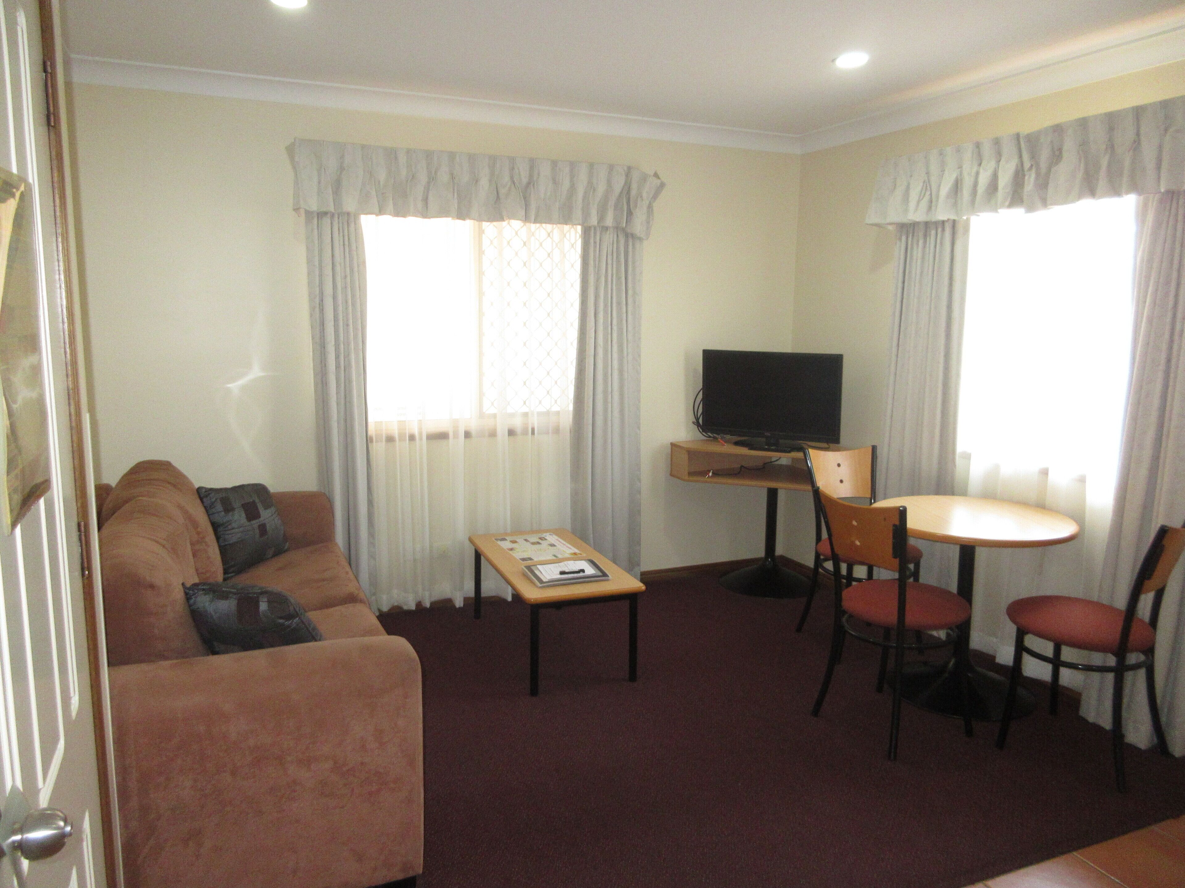 Riviera on Ruthven Motel