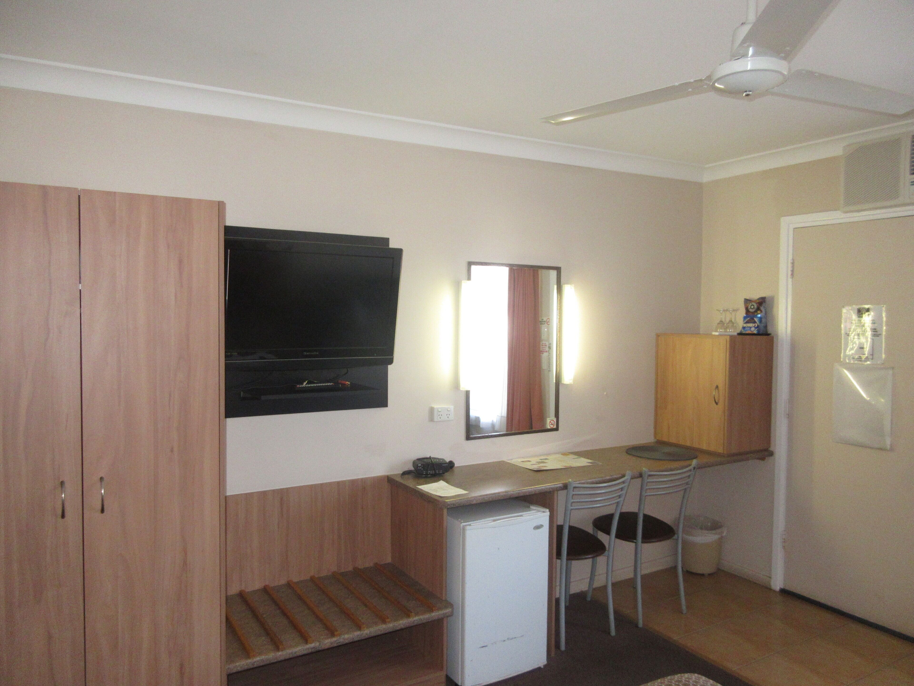 Riviera on Ruthven Motel