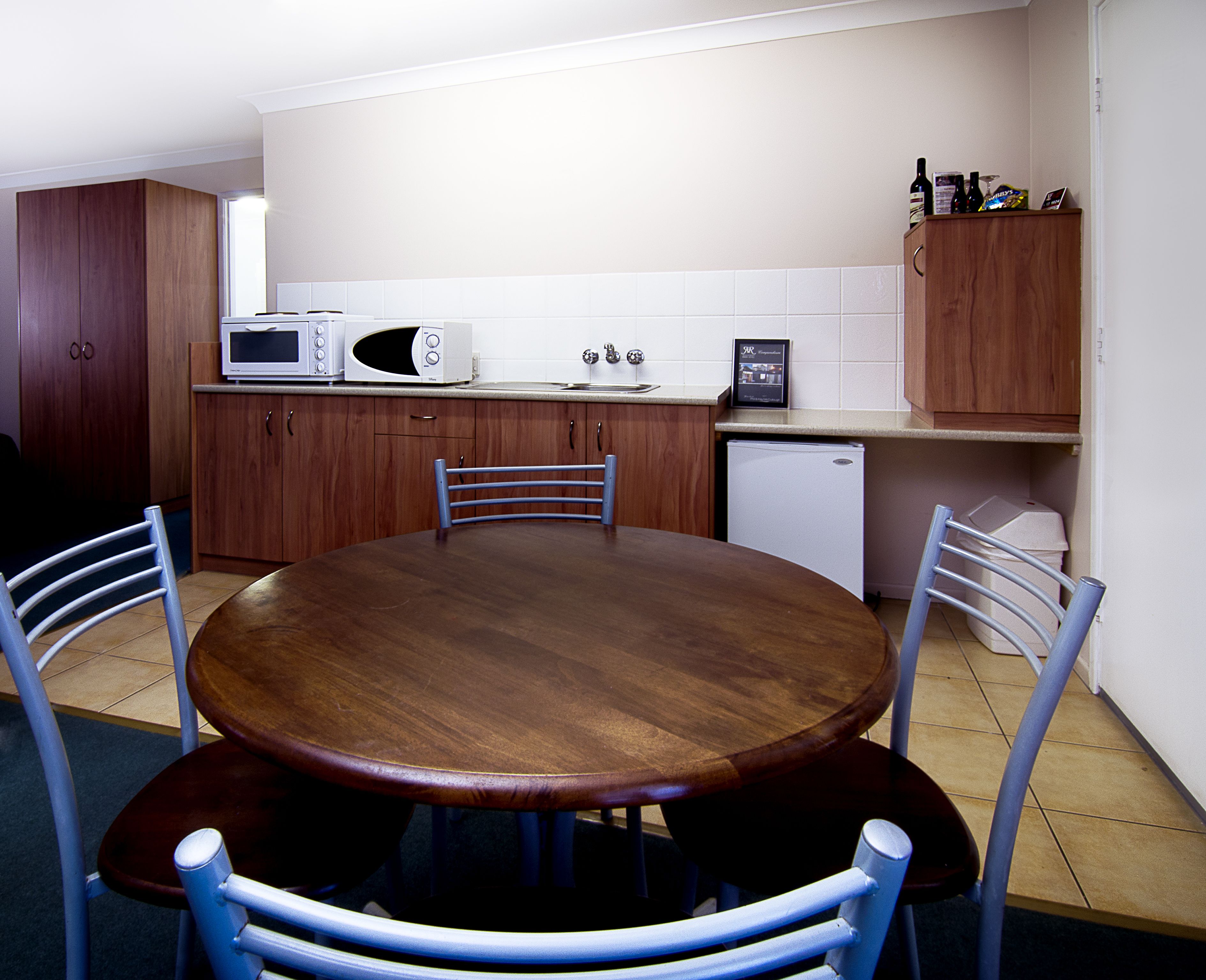 Riviera on Ruthven Motel