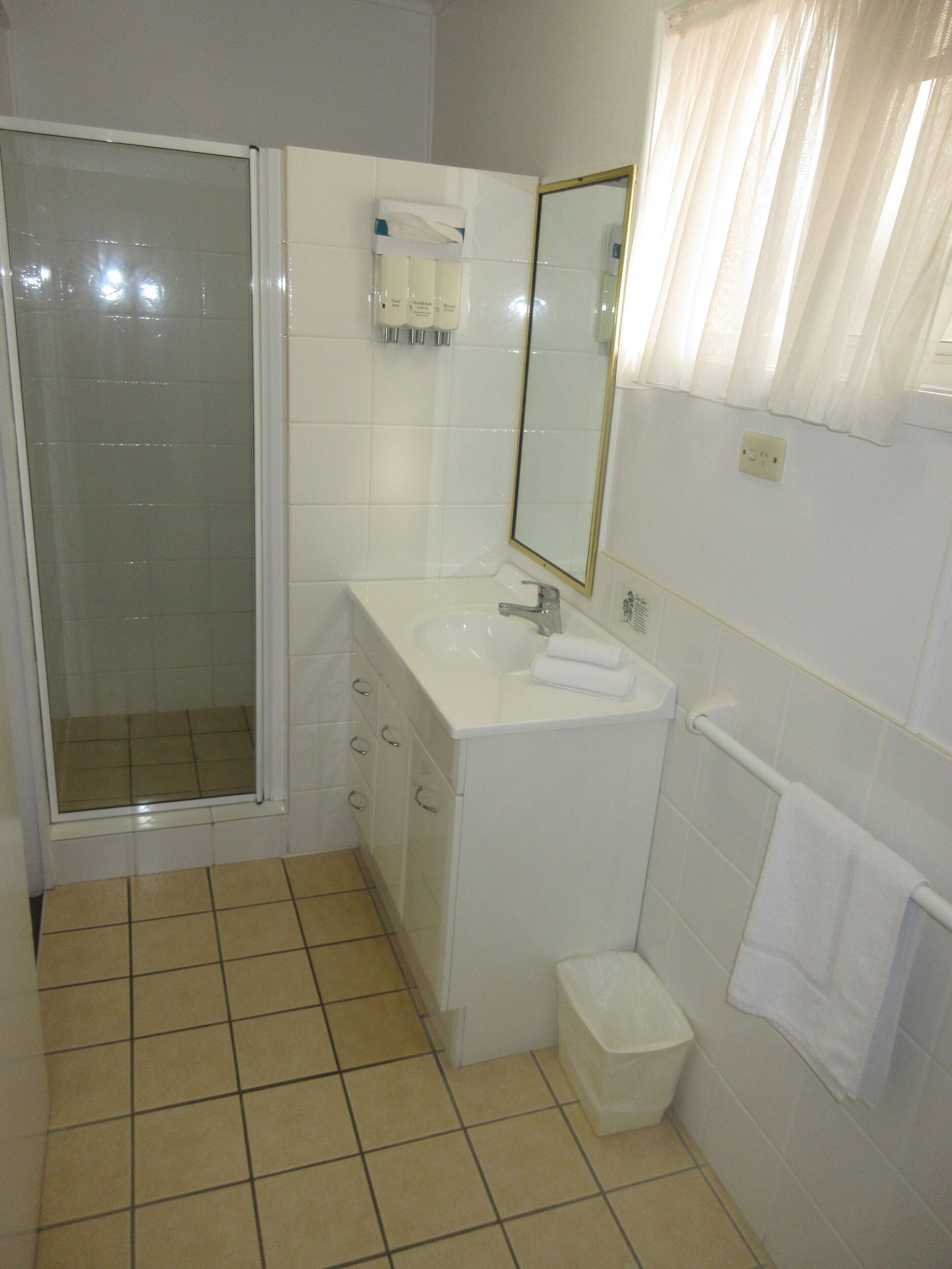 Riviera on Ruthven Motel