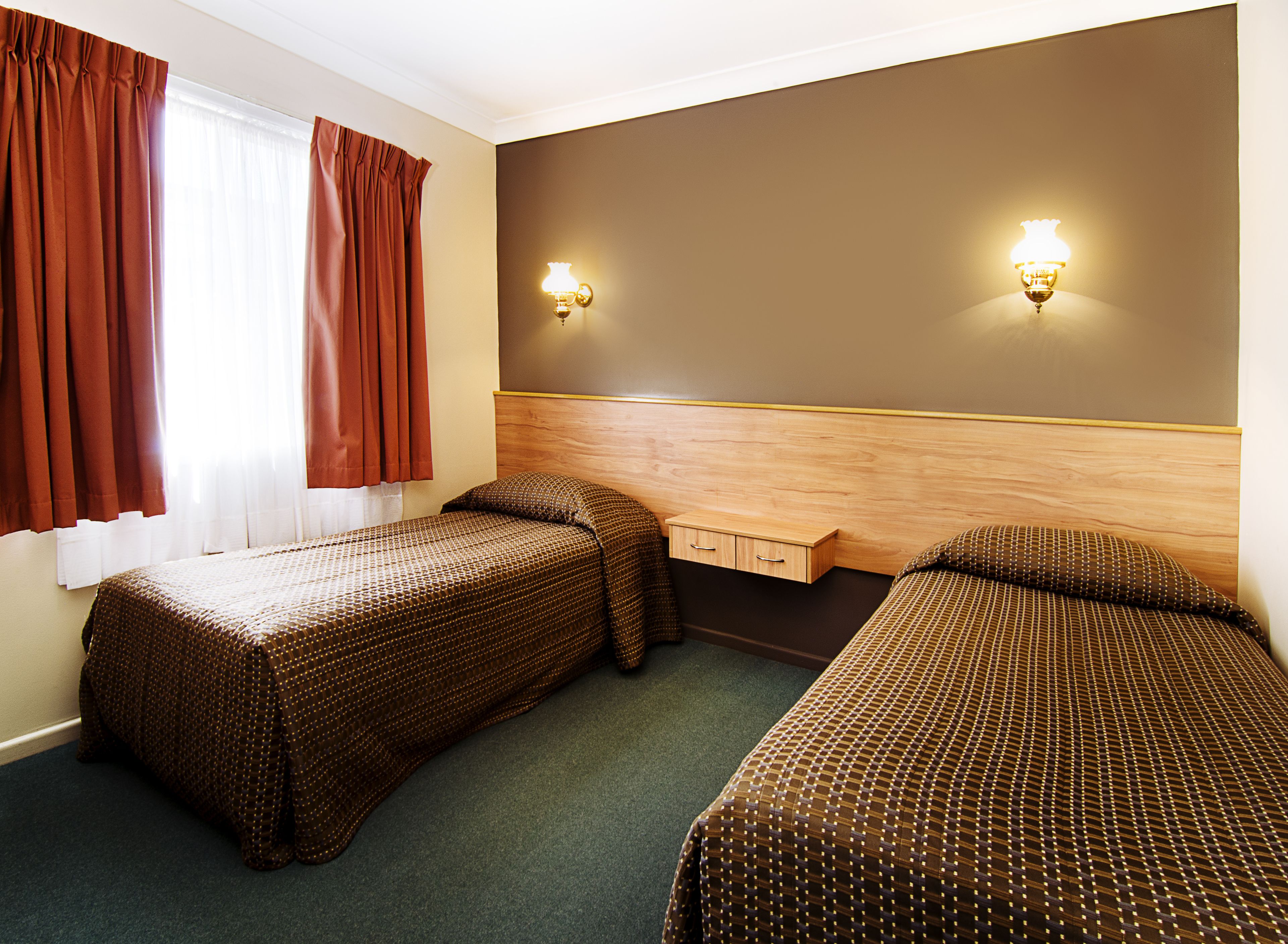 Riviera on Ruthven Motel