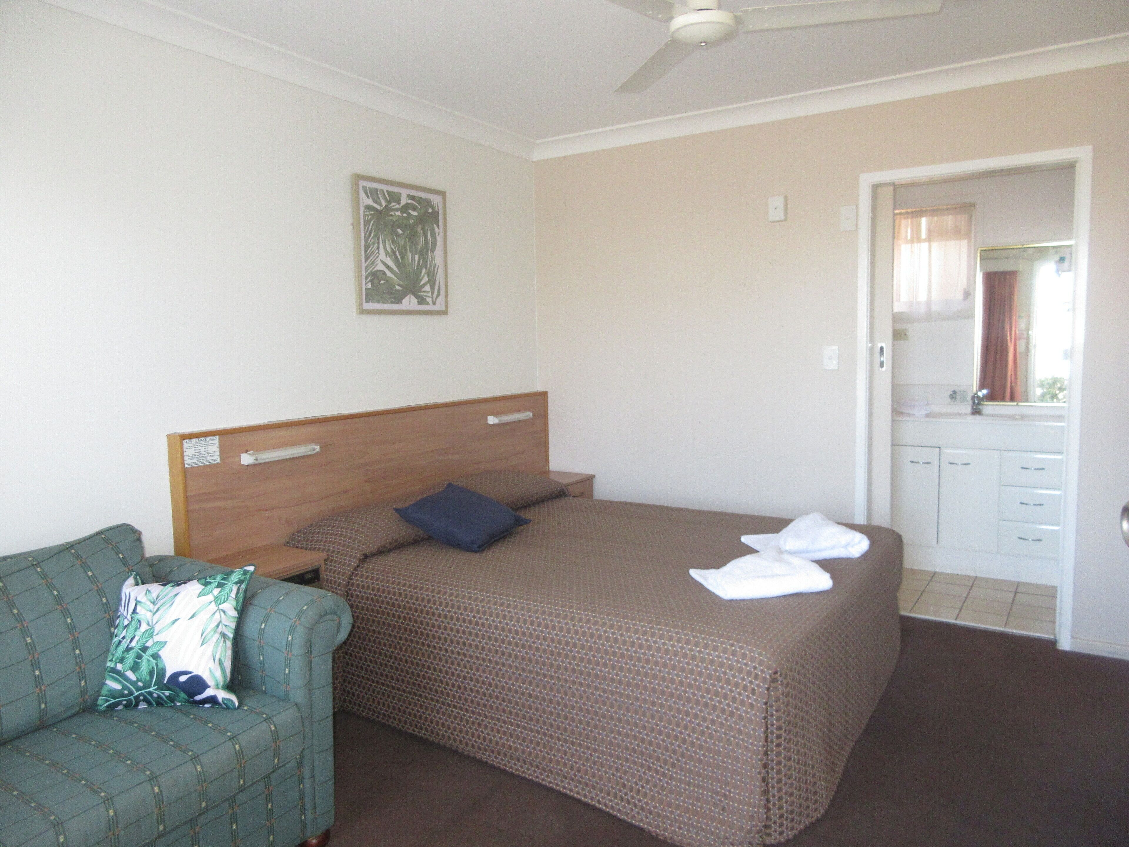 Riviera on Ruthven Motel