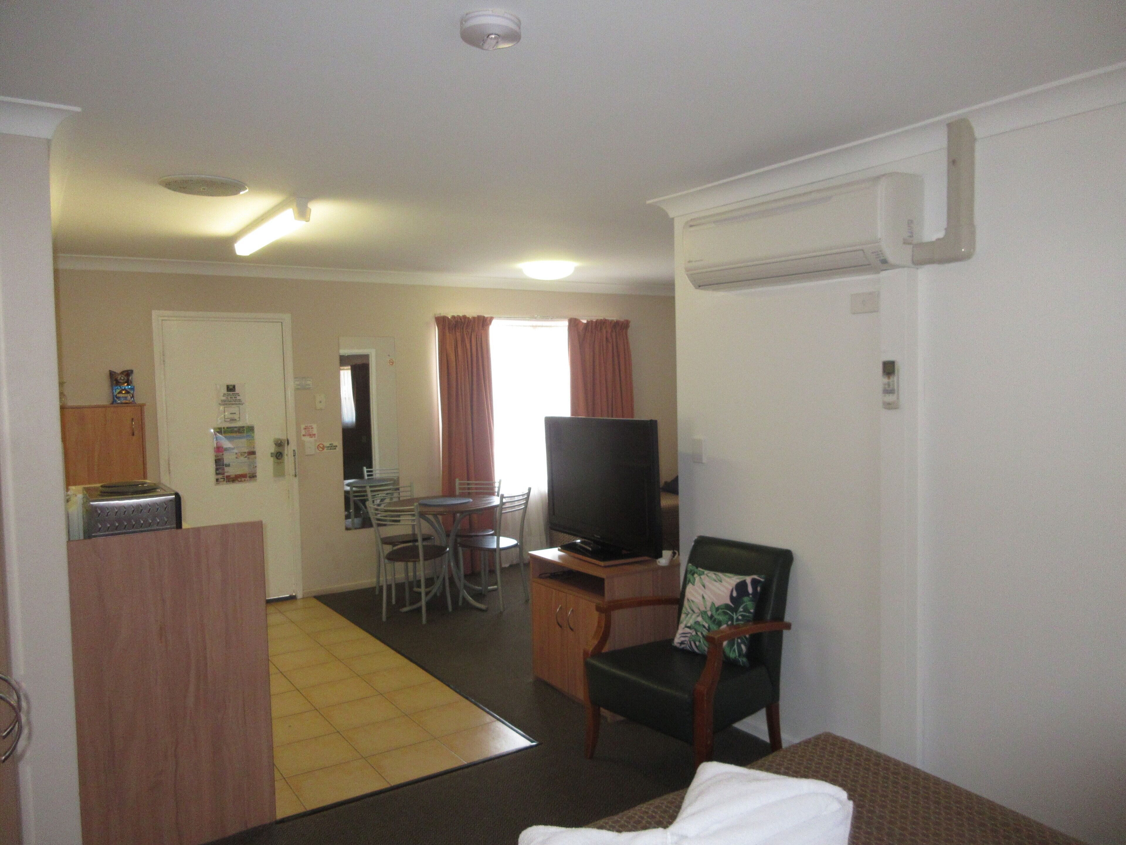 Riviera on Ruthven Motel