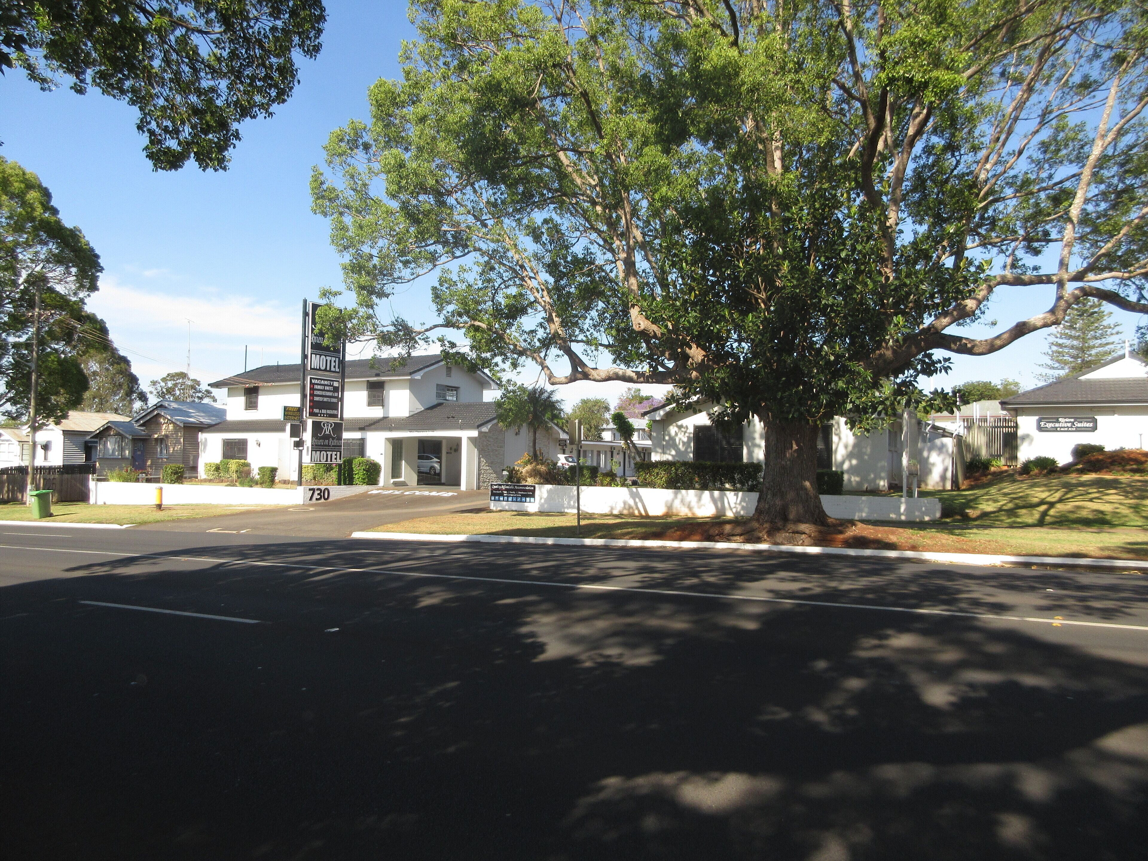 Riviera on Ruthven Motel