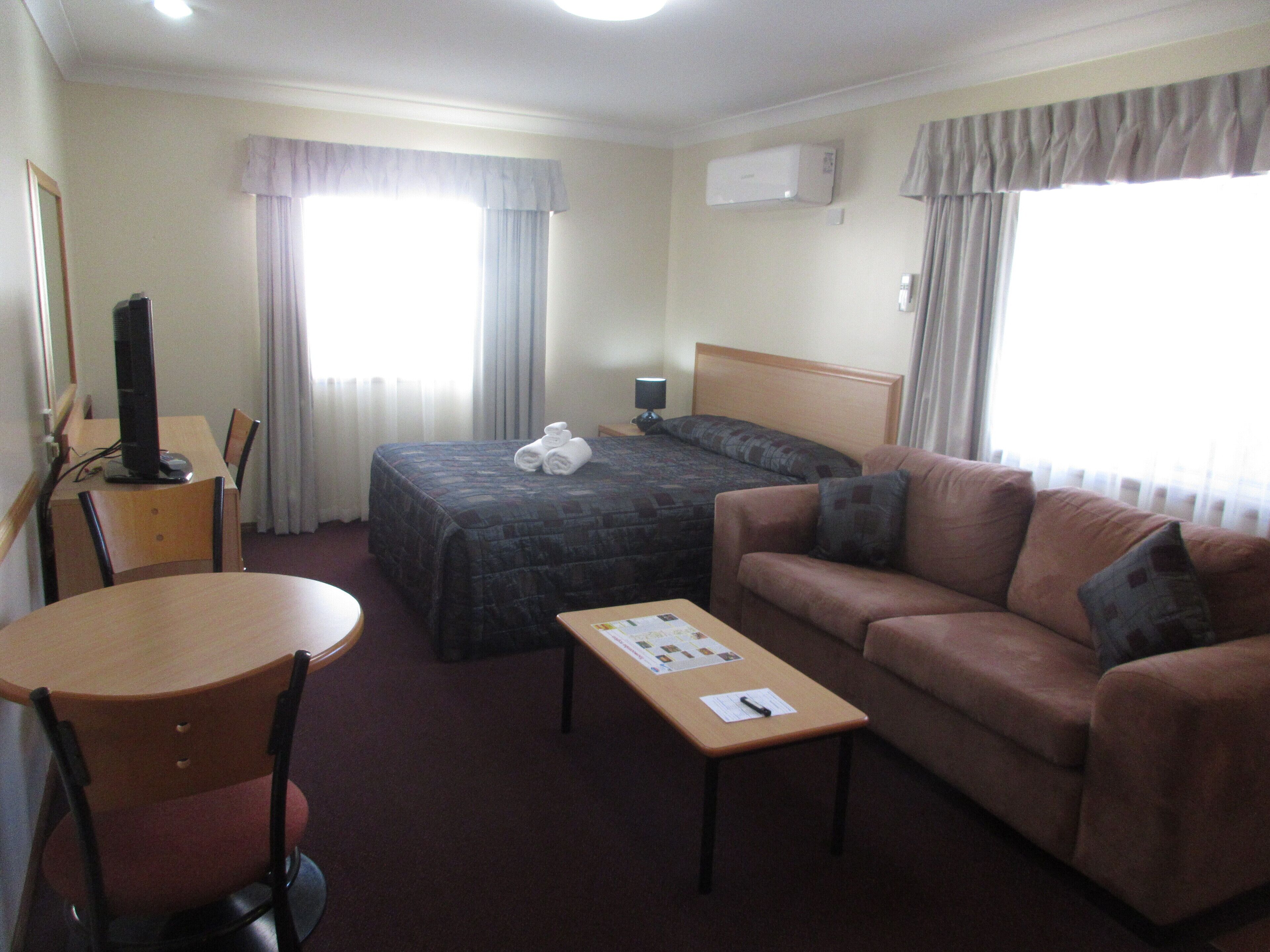 Riviera on Ruthven Motel