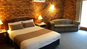 Iron/ironing board, free WiFi, linens, wheelchair access