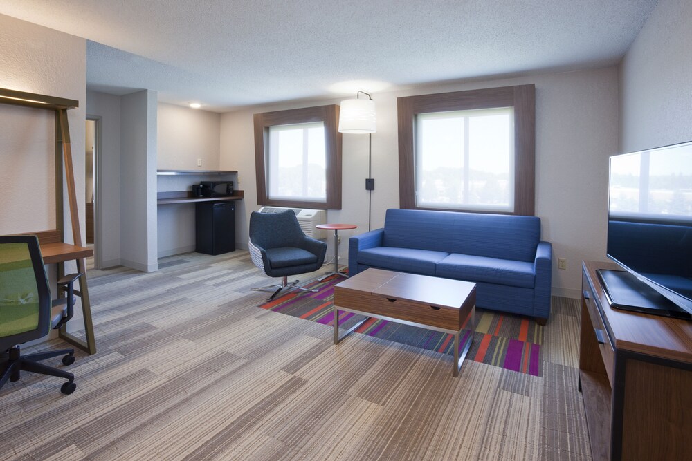 Holiday Inn Express Minneapolis - Golden Valley, an IHG Hotel