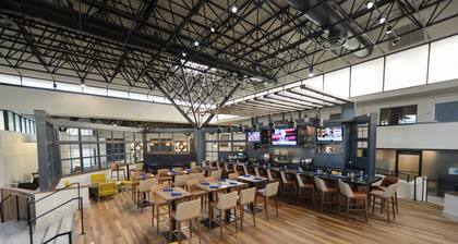 Crowne Plaza Hotel Jacksonville Airport/I-95N, an IHG Hotel