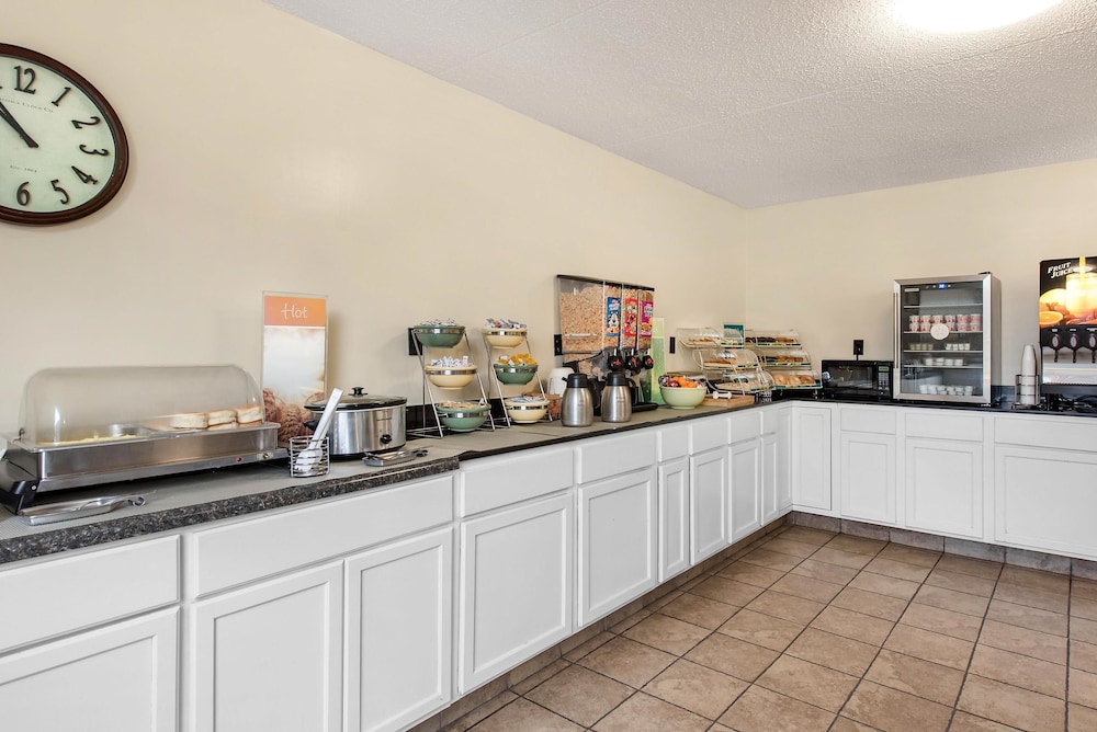 Breakfast area, Quality Inn & Suites Lafayette I-65