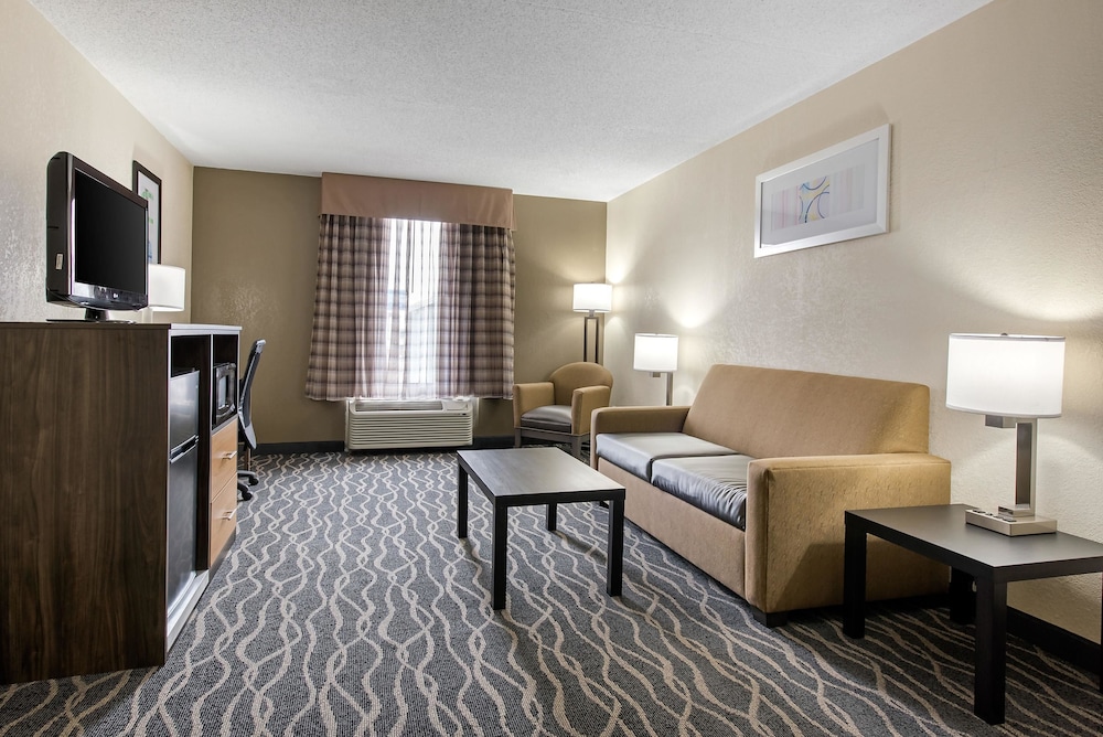 Room, Quality Inn & Suites Lafayette I-65