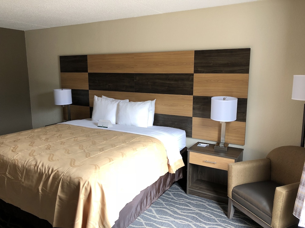 Room, Quality Inn & Suites Lafayette I-65