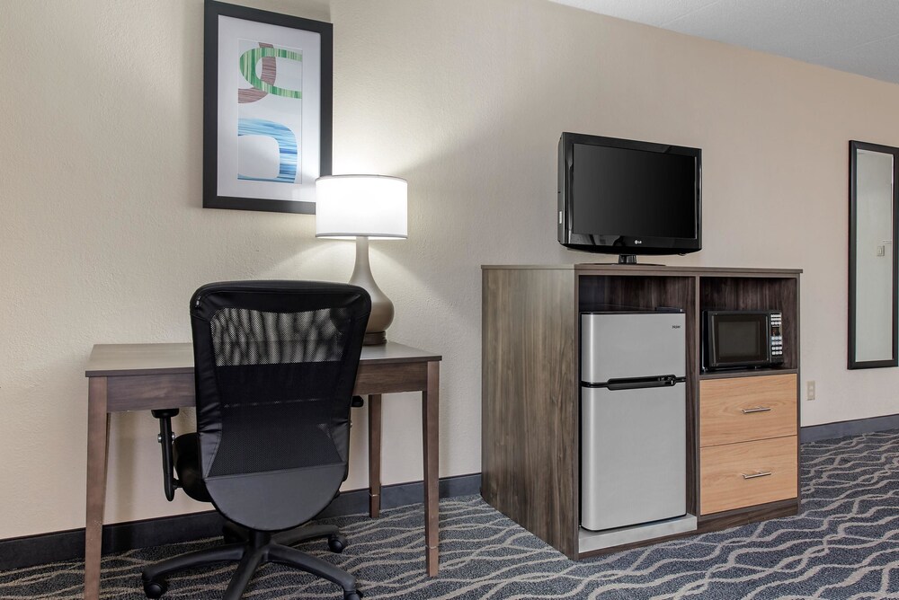 Room, Quality Inn & Suites Lafayette I-65