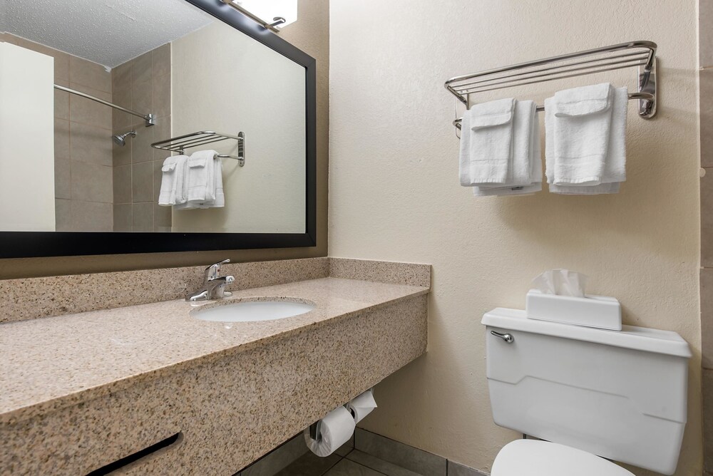 Bathroom, Quality Inn & Suites Lafayette I-65