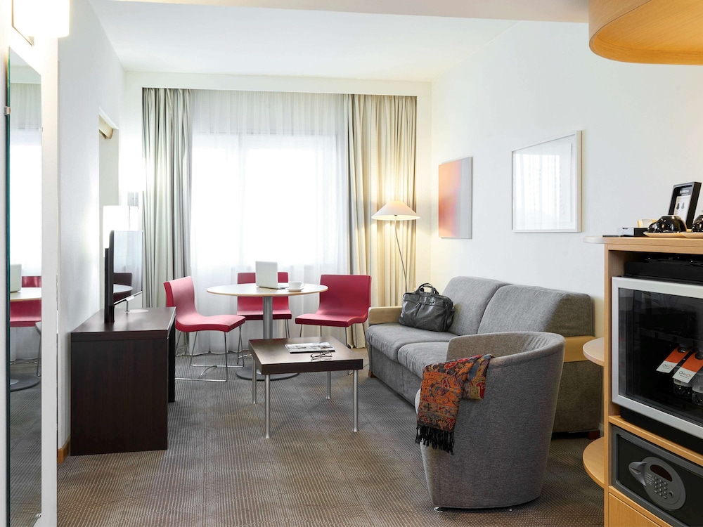 Living area, Novotel London West