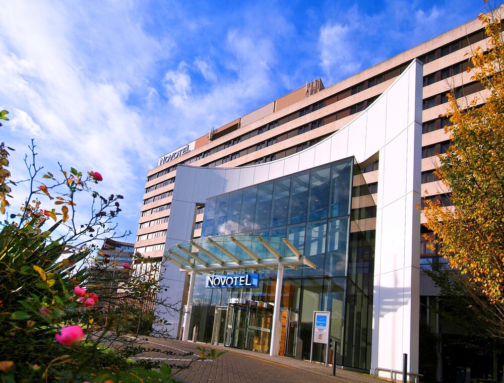 Novotel London West