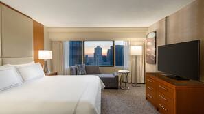 Premium bedding, in-room safe, desk, laptop workspace