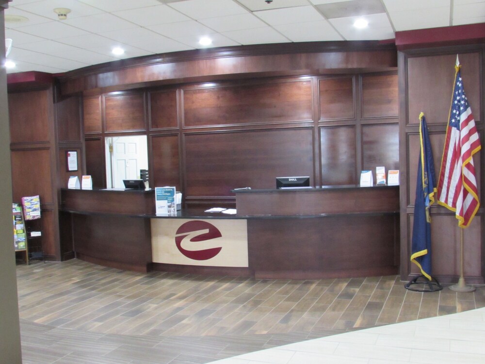 Clarion Hotel Detroit Metro Airport 2018 Room Prices 64 Deals Clarion Hotel Detroit Metro Airport 3 0 Out Of 5 Courtyard View Featured Image Lobby