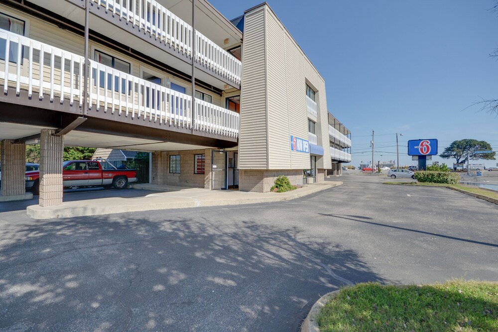 Motel 6 Norfolk, VA - Oceanview, Norfolk: $63 Room Prices & Reviews