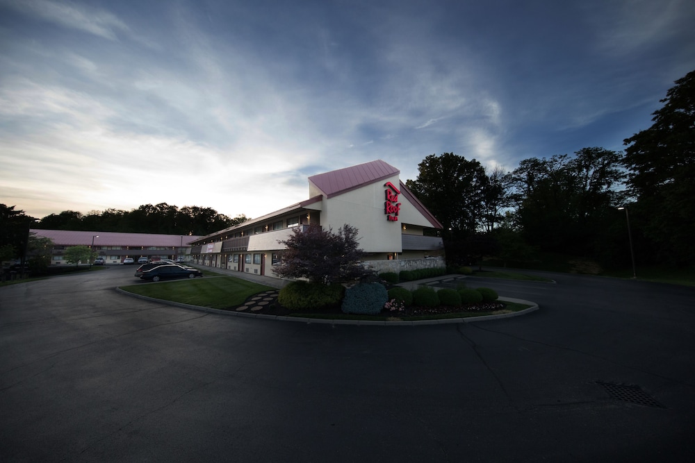 Front of property - evening/night, Red Roof Inn Cincinnati Northeast - Blue Ash