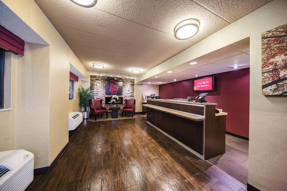 Lobby, Red Roof Inn Cincinnati Northeast - Blue Ash