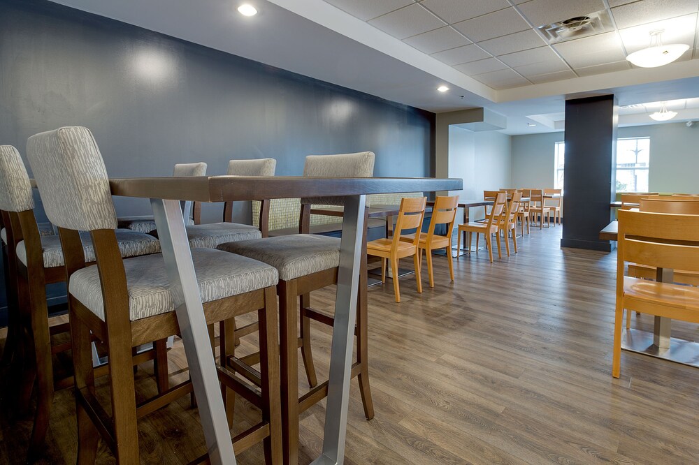 Country Inn & Suites by Radisson, Niagara Falls, ON