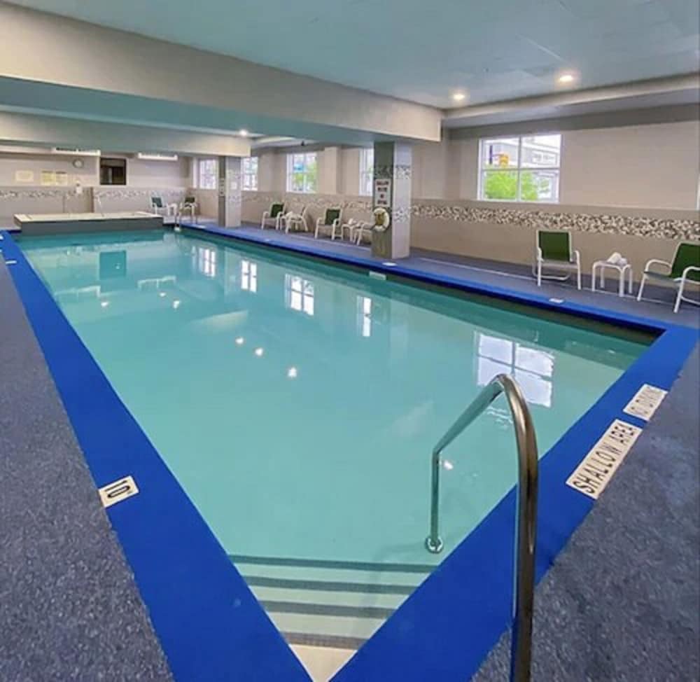 Piscina, Country Inn & Suites by Radisson, Niagara Falls, ON